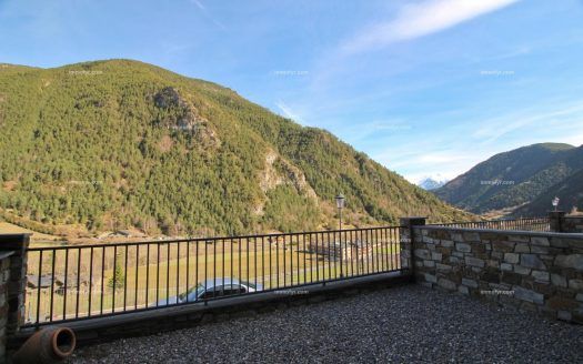 Rustic house with garden in Ordino and stunning views